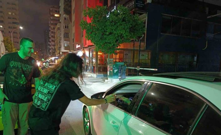 İngiliz müzisyen Ozzy Osbourne anısına Adana’da lokma dağıtıldı