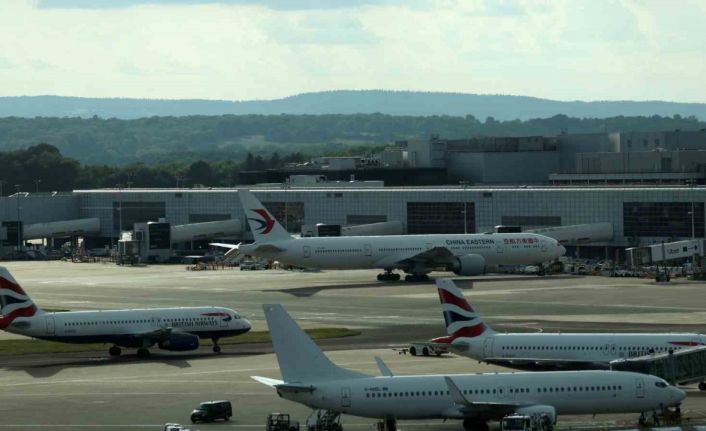 İngiltere kalkışlı tüm uçuşlar hava trafik kontrol sistemi arızası nedeniyle aksadı