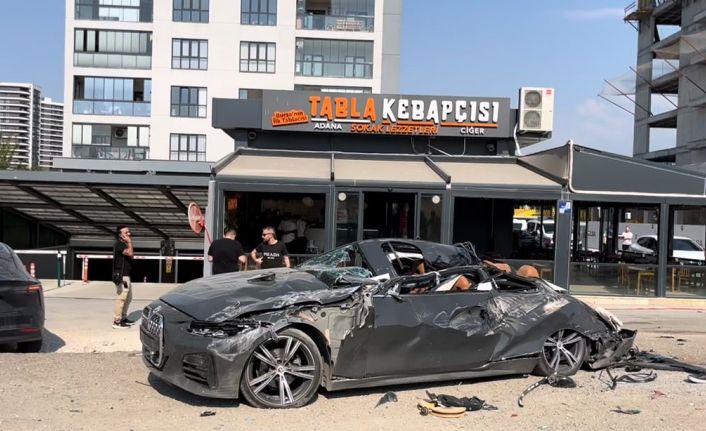 İnşaat alanında vinç devrildi, operatör mahsur kaldı