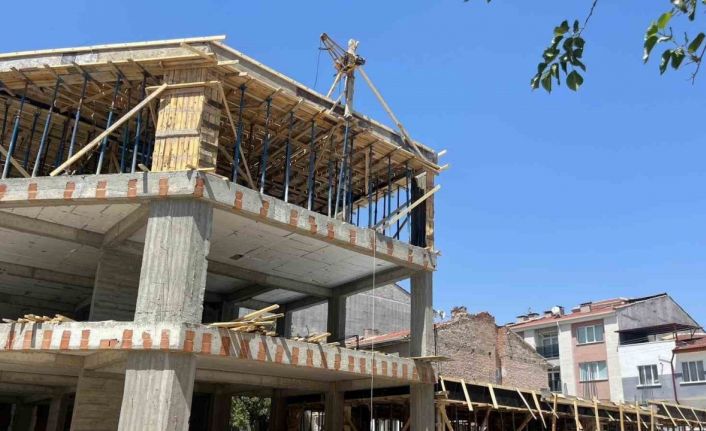 İnşaatta elektrik çarpan işçi yaralandı