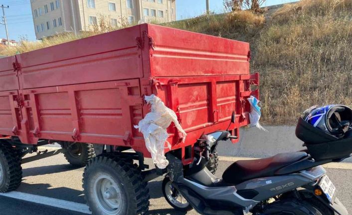 İpsala’da traktör römorkuna çarpan motosikletin sürücüsü yaralandı