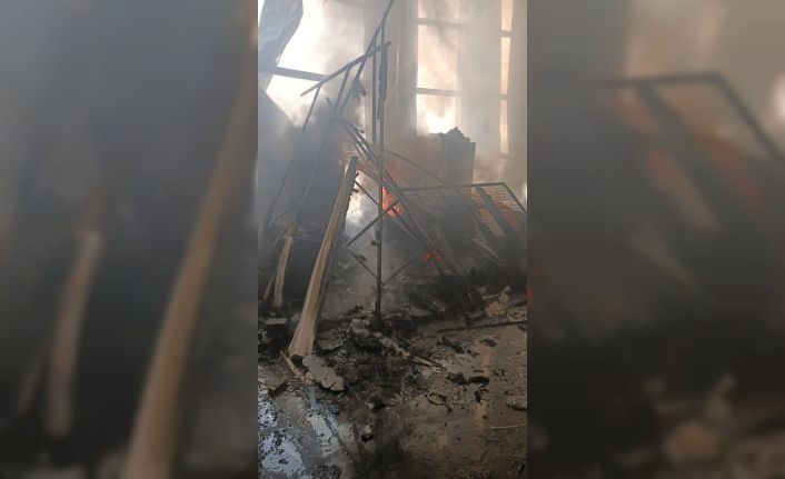 İş yerinde çıkan yangın diğer dükkanlara sıçramadan söndürüldü