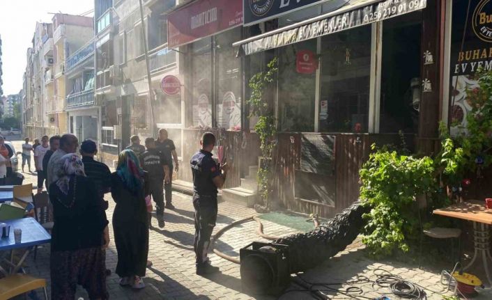 İş yerinin mutfağındaki yangın panikletti