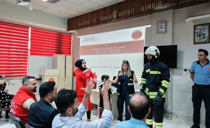 İşitme engelli bireylere yangın söndürme eğitimi