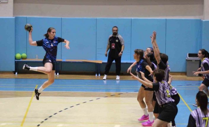 İşitme Engelliler Hentbol Şampiyonası devam ediyor