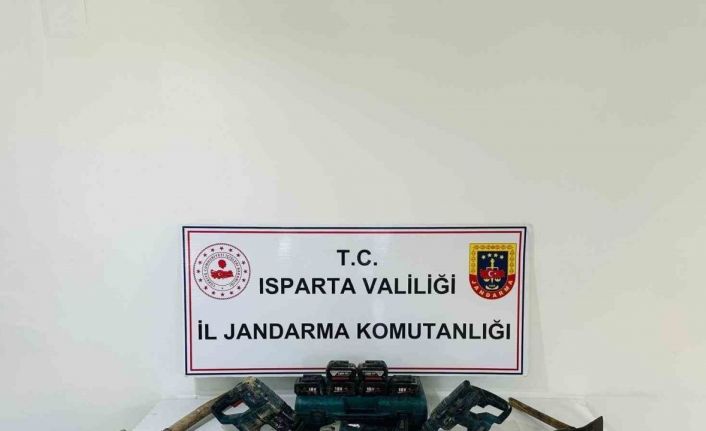 Isparta’da izinsiz kazıya jandarma baskını: 4 kişi suçüstü yakalandı