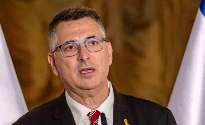 İsrail Dışişleri Bakanı Saar: "Macron, umarım Paris sokaklarında güvenliği sağlayabilir"