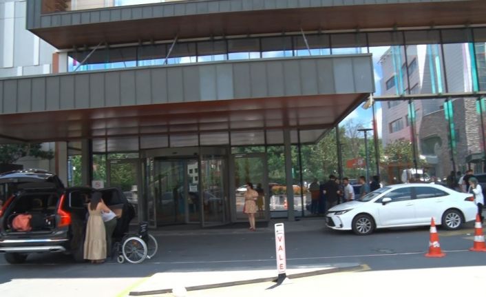 İstanbul Valisi Gül’den hayatını kaybeden Cumhurbaşkanı Başdanışmanı Bulut’un ailesine taziye ziyareti