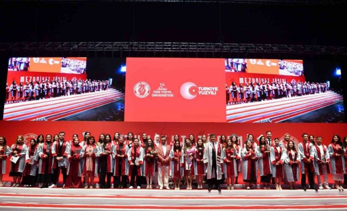 İstanbul Yeni Yüzyıl Üniversitesi’nde mezuniyet coşkusu