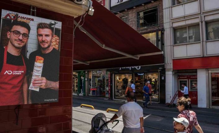 İstanbul’da bir dönercinin ChatGPT ile ürettiği ‘ünlü fotoğrafları’ gerçeğinden daha çok ilgi gördü, dünya medyasında haber oldu