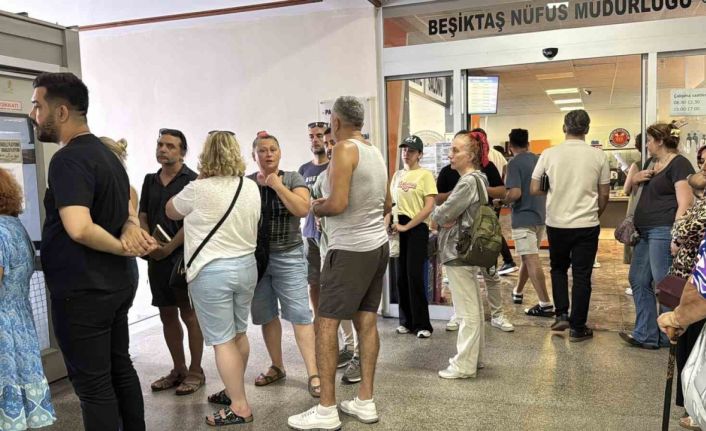 İstanbul’da ehliyet yenilemede son gün telaşı, vatandaşlar yoğunluk oluşturdu