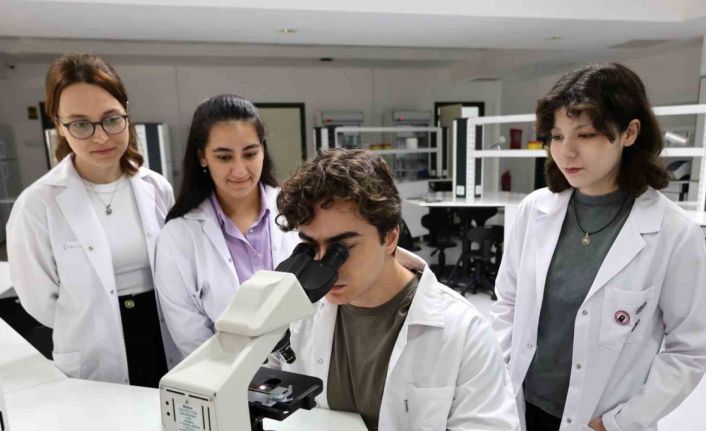 İzmir Ekonomi’den zirveye