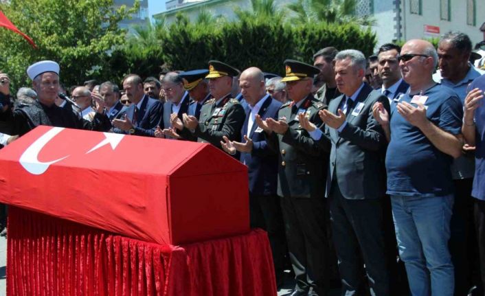 İzmir, Şehit Üsteğmen Ege Akar’ı dualarla son yolculuğuna uğurladı