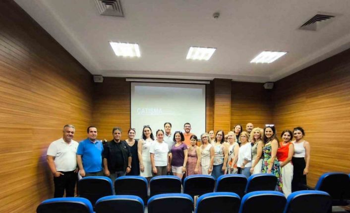 İzmir’de eğitim çalışanlarına ’İletişim ve Stres Yönetimi’ kursu