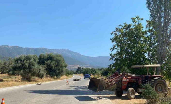 İzmir’de motosiklet ile traktör çarpıştı: 1 ağır yaralı