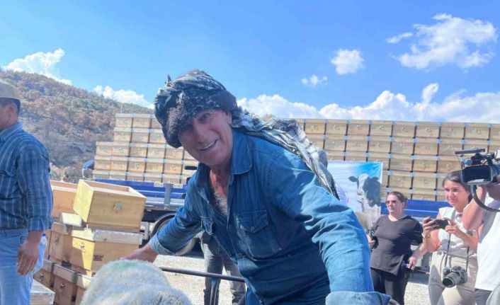 İzmir’de orman yangınlarından etkilenen vatandaşların yaraları sarılıyor