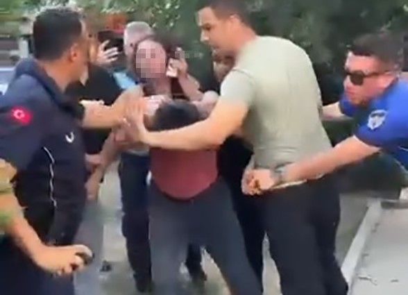 İzmir’de zabıtadan seyyar satıcıya dayak tepki çekti