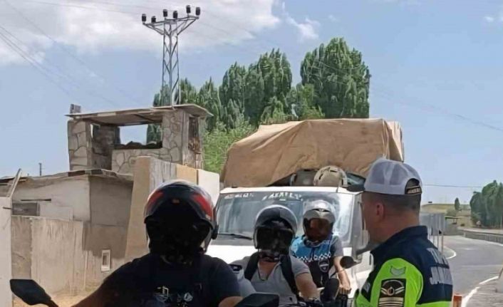 Jandarma ekipleri Ağrı’da 1645 kişiyi sorguladı, 21 araca ceza yazıldı