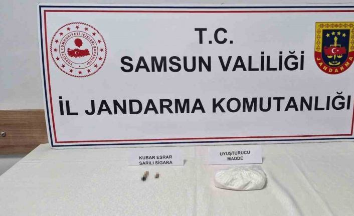 Jandarmanın arama yaptığı araçta uyuşturucu ele geçirildi: 3 gözaltı
