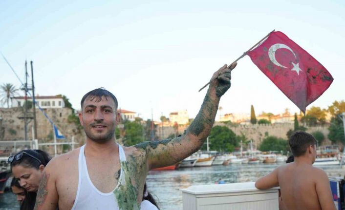 Kabotaj coşkusu Antalya’da denizle buluştu, geleneksel bayrak yarışı nefes kesti