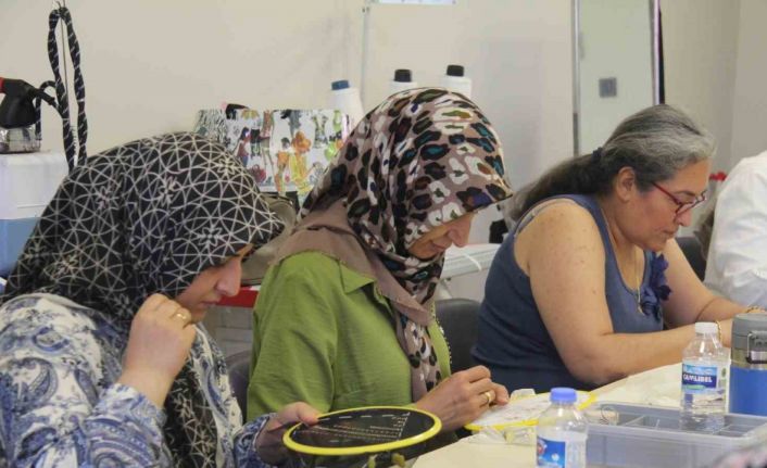 Kadınlar tel kırma sanatıyla aile ekonomisine katkı sağlıyor