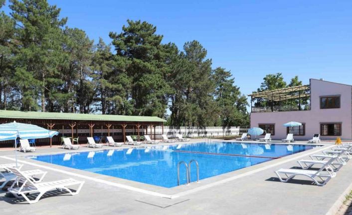 Kadınlar yüzme öğreniyor