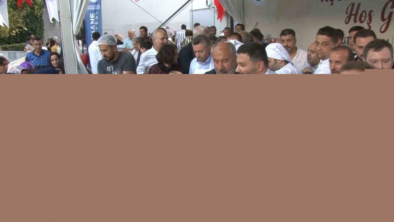 Kağıthane Belediyesi 20 binden fazla kişiye aşure dağıttı