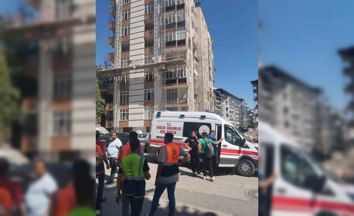 Kahramanmaraş’ta inşaattan atılan molozlar çocukların üzerine düştü: 3 yaralı