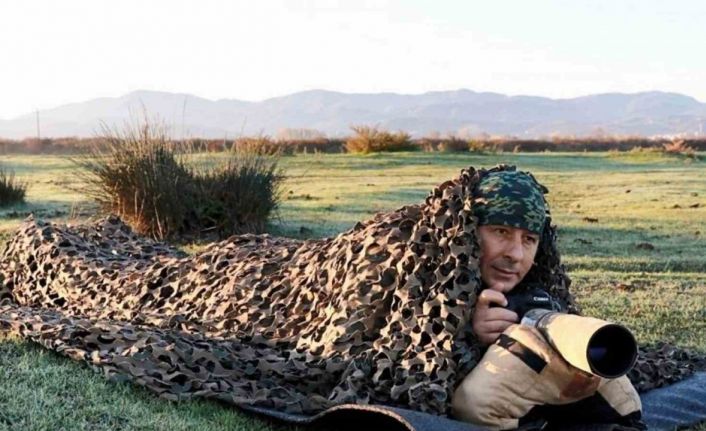 Kamuflajlı savcı, doğanın gizli güzelliklerini yakalıyor