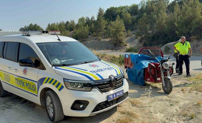 Karabük’te 3 tekerlekli motosiklet devrildi: 6 kişi yaralandı