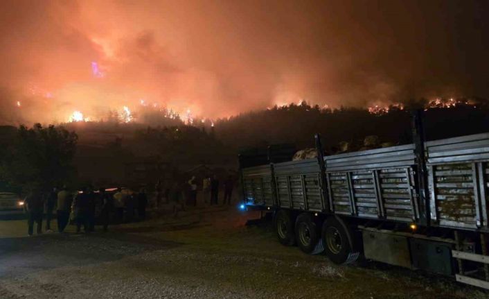 Karabük’teki yangın Ankara karayoluna indi