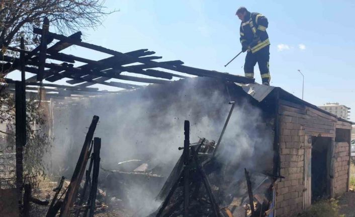 Karaman’da depo yangını