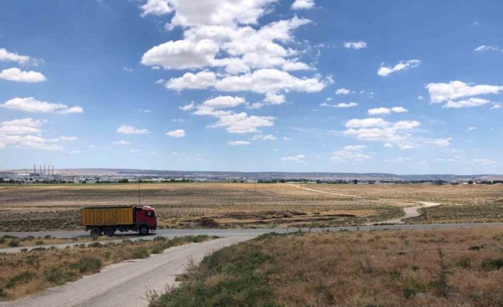 Karanlıkta kalan yola aydınlatma istiyorlar