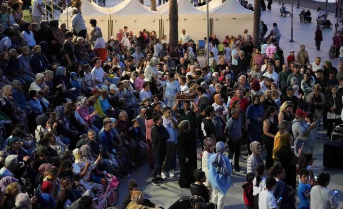 Karasu’da yaz akşamına neşe katan nostalji konseri