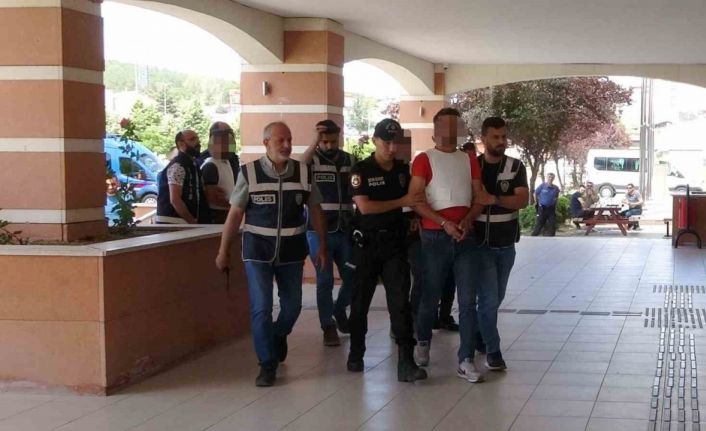 Kardeşin öldüğü, abisinin de yaralandığı kavgayla ilgili yargılamaya devam edildi