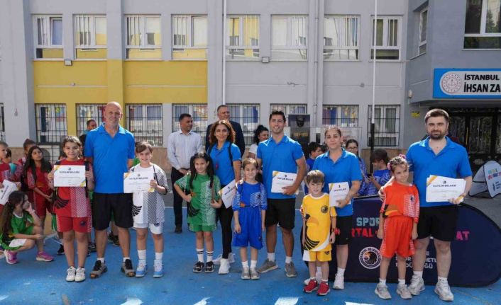 Kartal Belediyesi Yaz Spor Okulu’nun ilk dönem öğrencileri sertifikalarını aldı