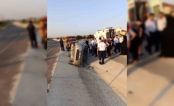 Kastamonu’da hafif ticari araç devrildi: 3 yaralı