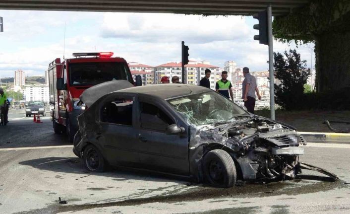 Kastamonu’da minibüs ile otomobil çarpıştı: 4 yaralı