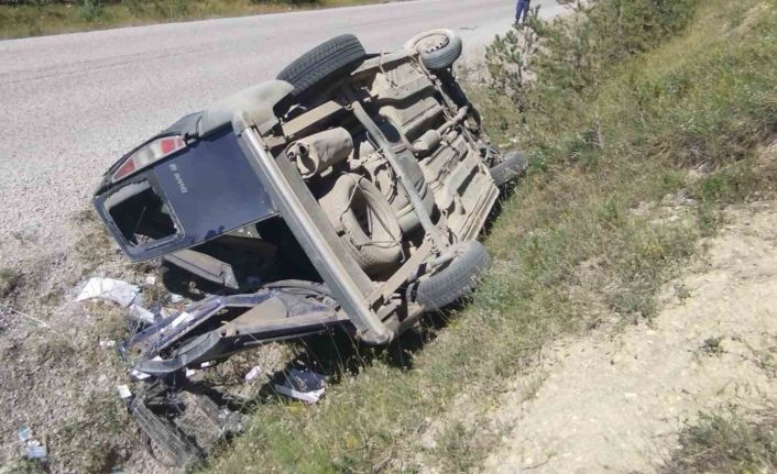 Kastamonu’da mucura kapılan araç şarampolde takla attı: 2 yaralı