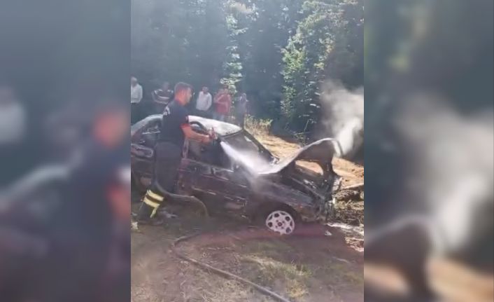 Kastamonu’da otomobilde çıkan yangın ormana sıçradı