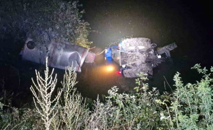 Kastamonu’da traktör ırmağa devrildi, sürücüsü yaralandı