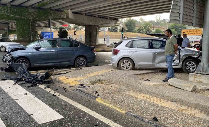 Kastamonu’da üç araç birbirine girdi: 5 yaralı