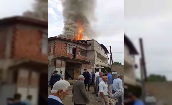 Kastamonu’da yıldırım düşen evde yangın çıktı