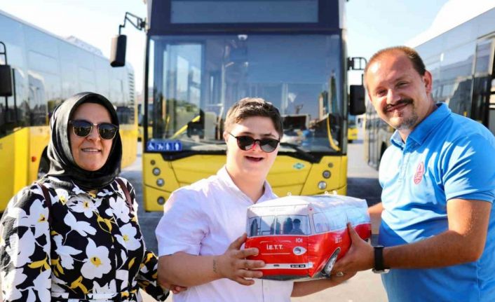 Kaybolan down sendromlu genç, İETT şoförünün dikkati sayesinde ailesine kavuştu