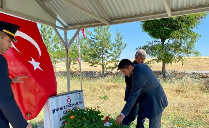 Kaymakam Mahir, Şehit kabirlerini ziyaret etti