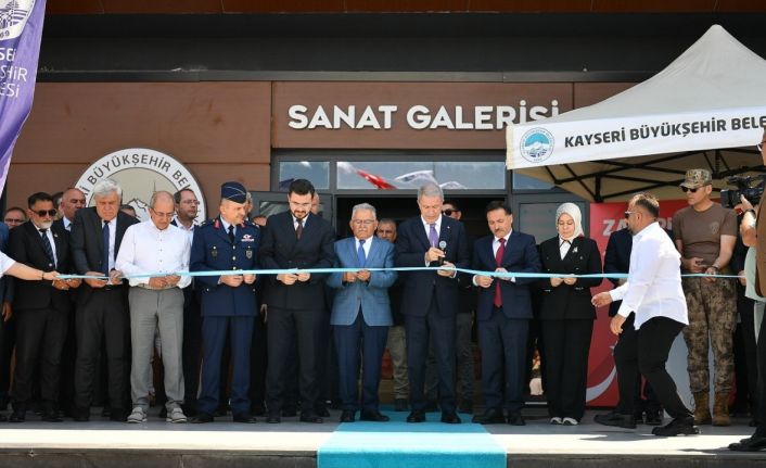 Kayseri Büyükşehir, 15 Temmuz’un ruhunu sanatla anlattı: ‘Zaferin Adı Türkiye’ sergisi açıldı