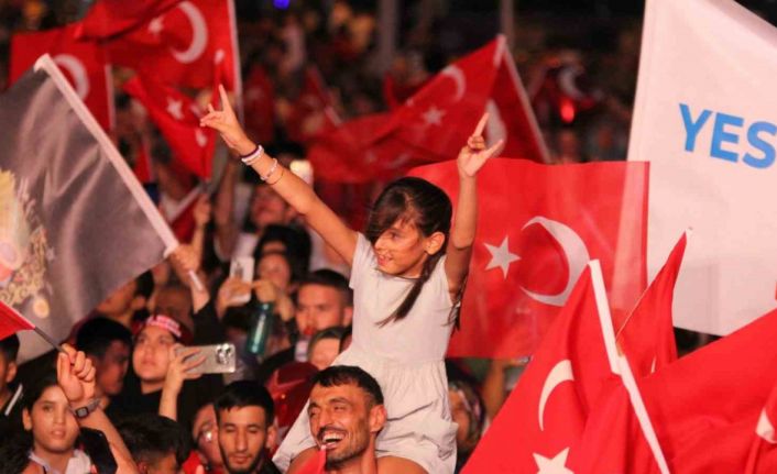 Kayseri’de 15 Temmuz’da vatandaşlar Cumhuriyet Meydanı’nı doldurdu