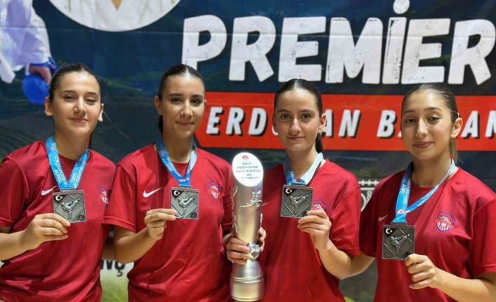 Kayserili karatecilerden 5 madalya