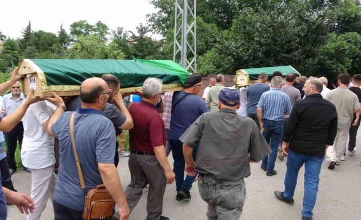 Kazada hayatını kaybeden baba ve kızı yan yana toprağa verildi