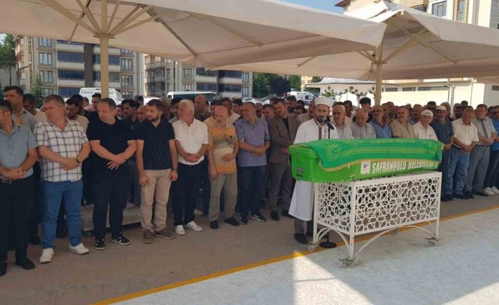 Kazada ölen genç toprağa verildi